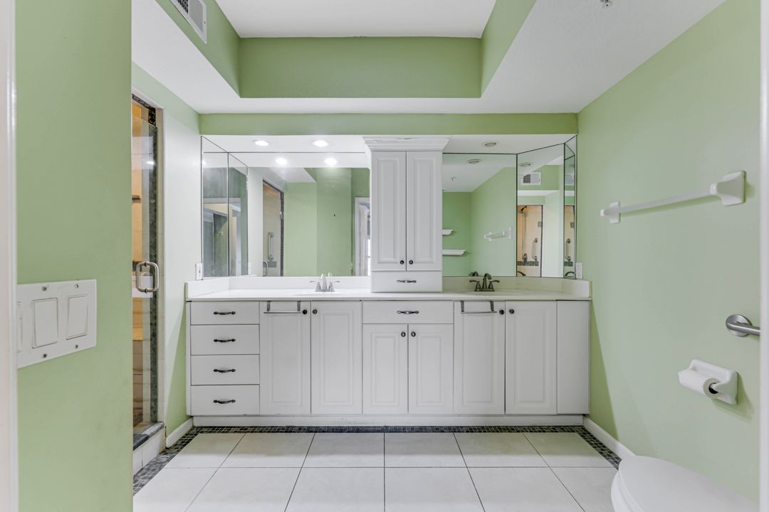 6825 Satinleaf Rd S #101, Naples, FL 34109