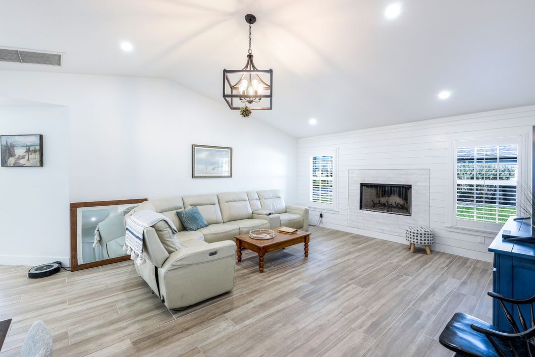 3512 SE 3rd Pl, Cape Coral, FL 33904