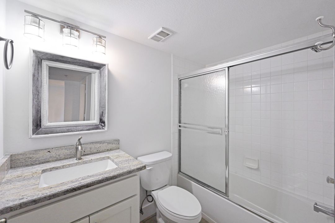 9650 Victoria Ln #B-102, Naples, FL 34109