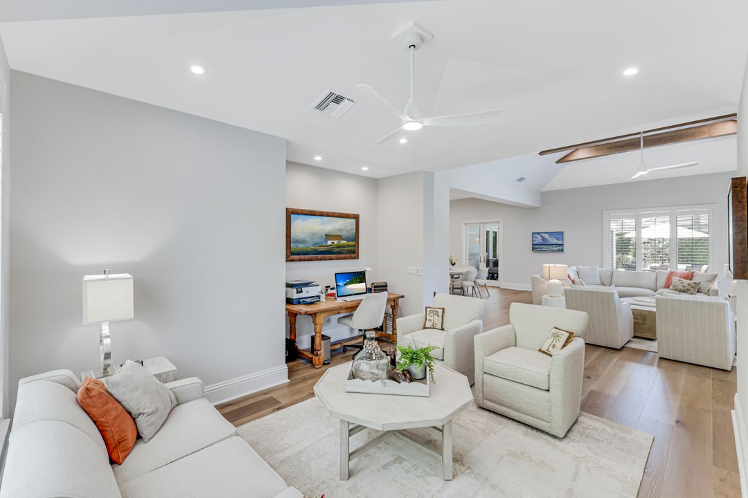 641 Pine Ct, Naples, FL 34102