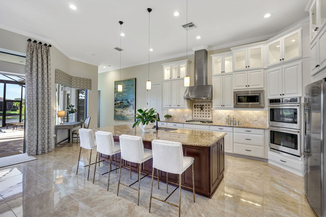 3181 Olympia Ln, Naples, FL 34114