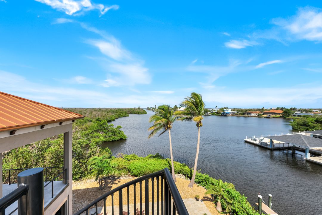 2755 Cussell Dr, Saint James City, FL 33956