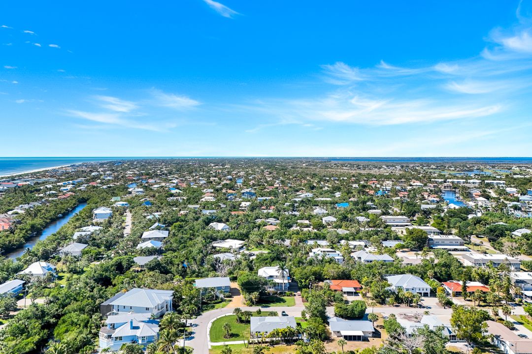 1111 Schooner Pl, Sanibel, FL 33957