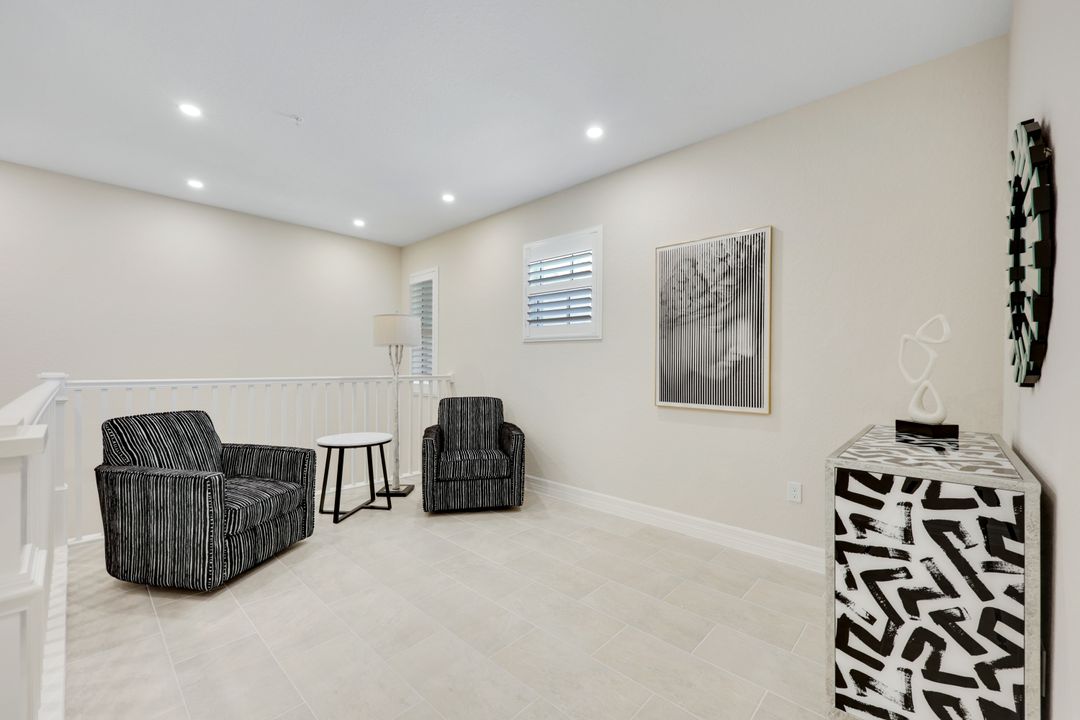 303 Indies Dr E #201, Naples, FL 34114