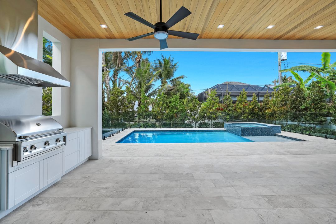 513 92nd Ave N, Naples, FL 34108