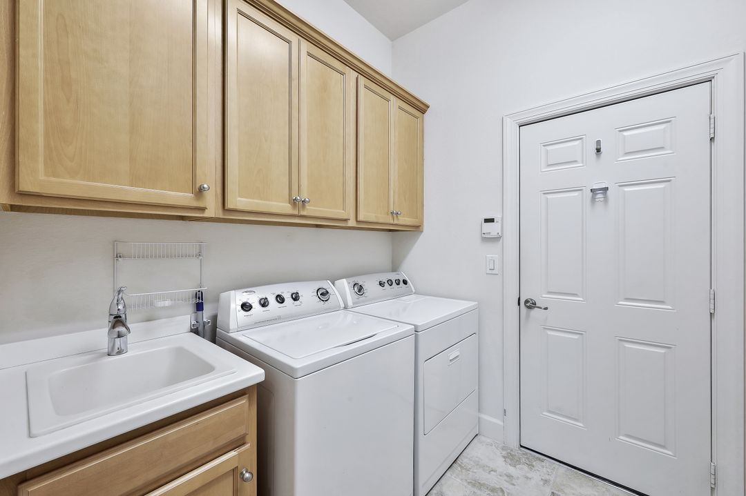 8130 Valiant Dr, Naples, FL 34104