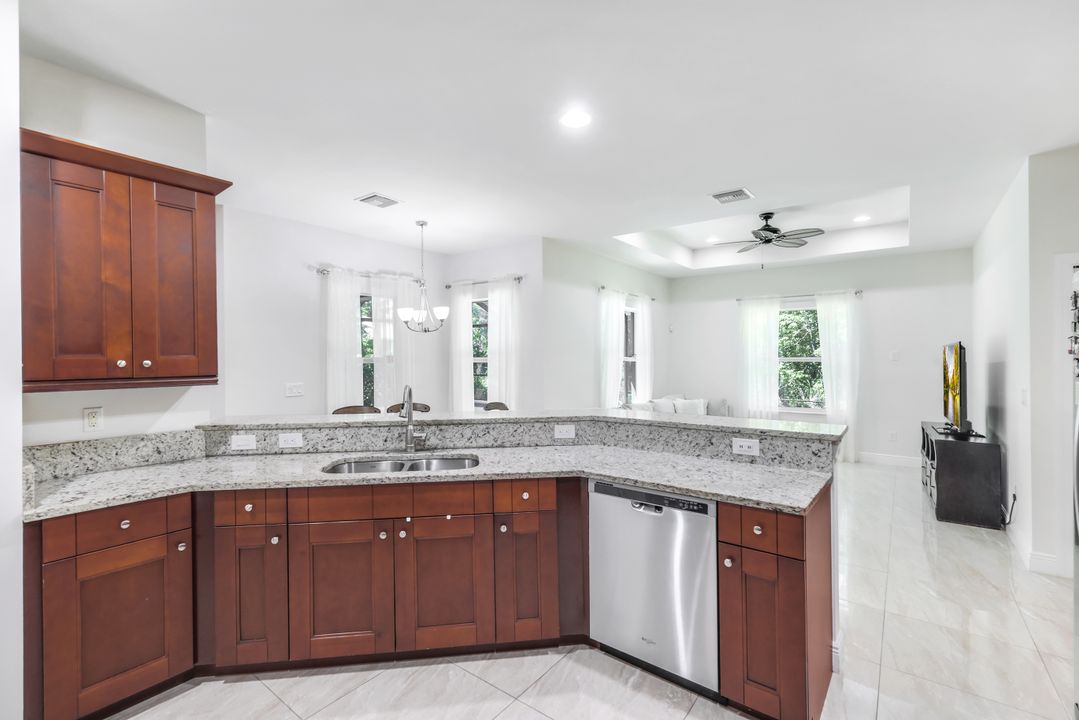575 12th Ave NW, Naples, FL 34120