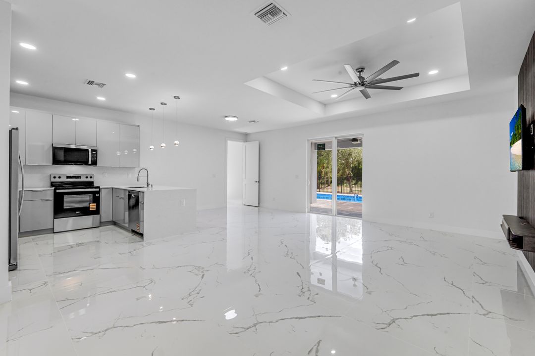 407 Columbus Ave, Lehigh Acres, FL 33972