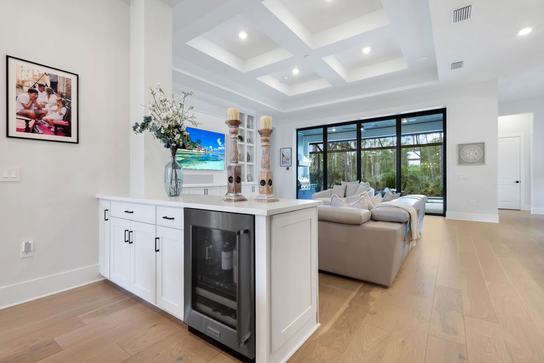 16221 Verilyn Cir, Naples, FL 34110