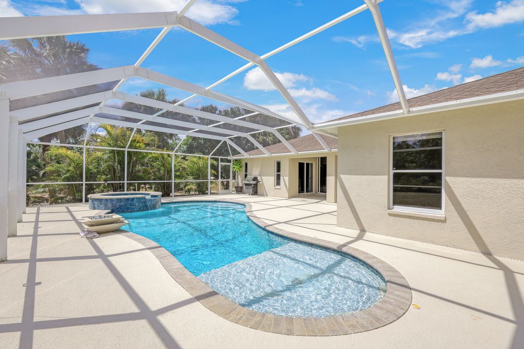 320 19th St NW, Naples, FL 34120