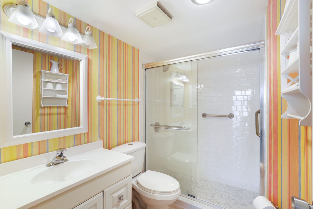 300 Park Shore Dr #5C, Naples, FL 34103