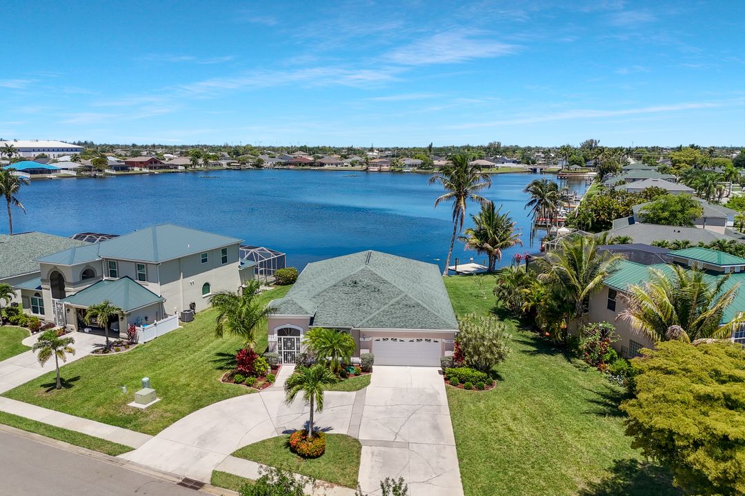 1726 Emerald Cove Cir, Cape Coral, FL 33991