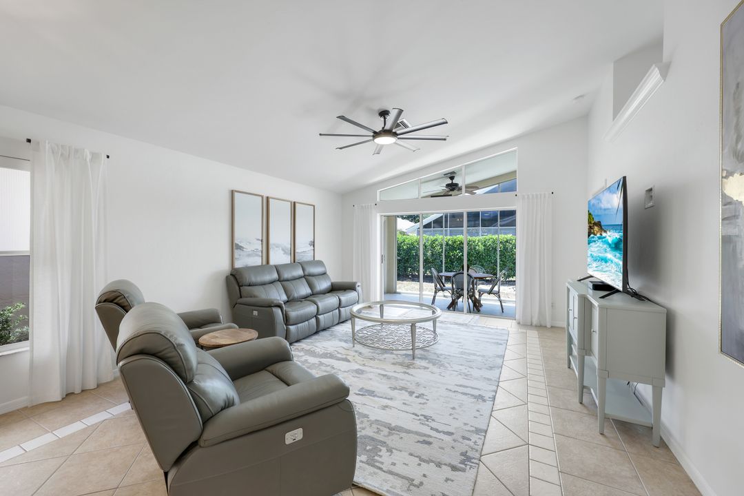 1588 Weybridge Cir, Naples, FL 34110