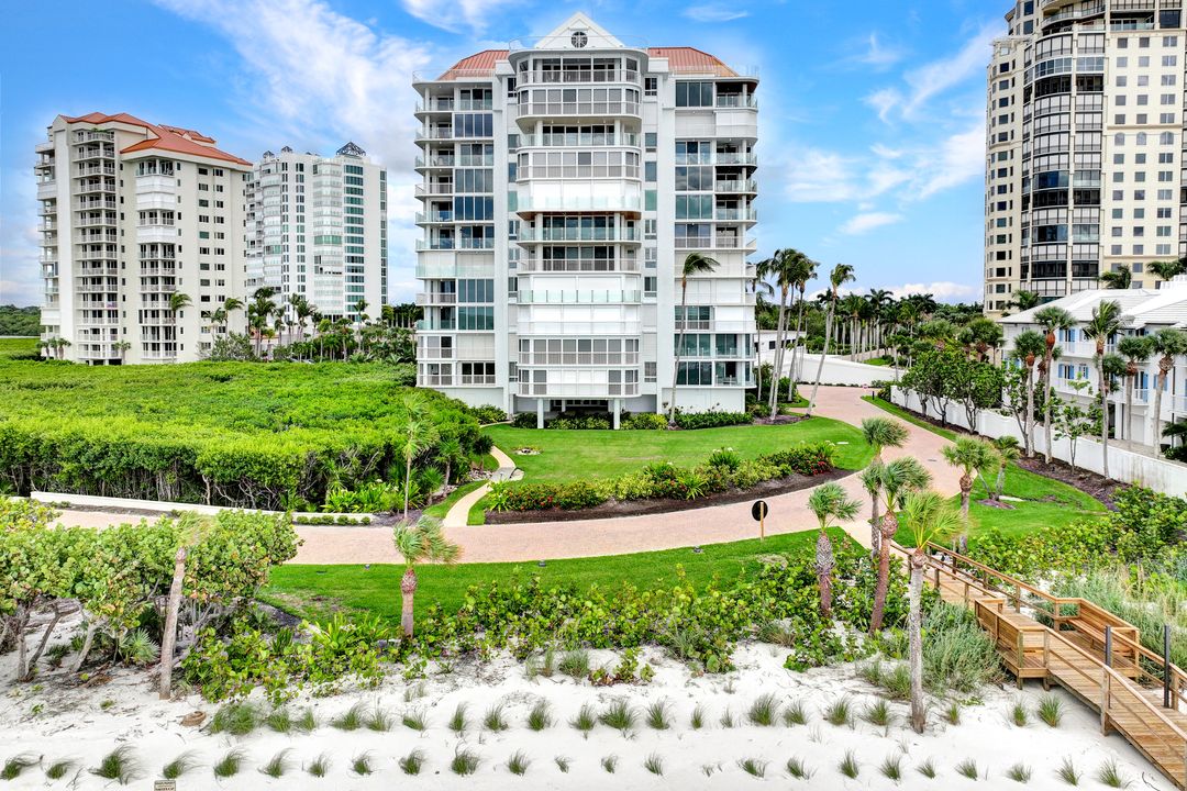 20 Seagate Dr #1102 (PH-2), Naples, FL 34103