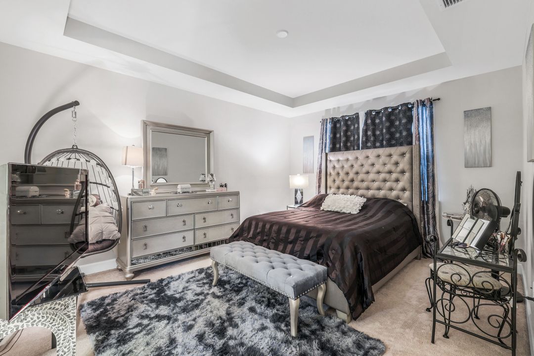 7659 Jacaranda Ln, Naples, FL 34114