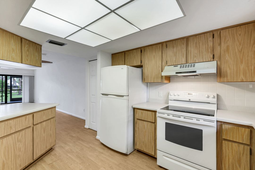 4963 Pepper Cir #D-102, Naples, FL 34113