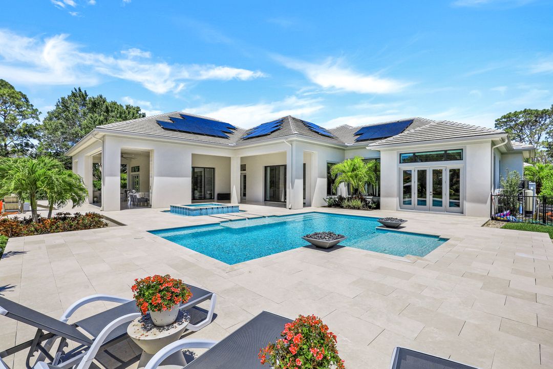 125 Caribbean Rd, Naples, FL 34108