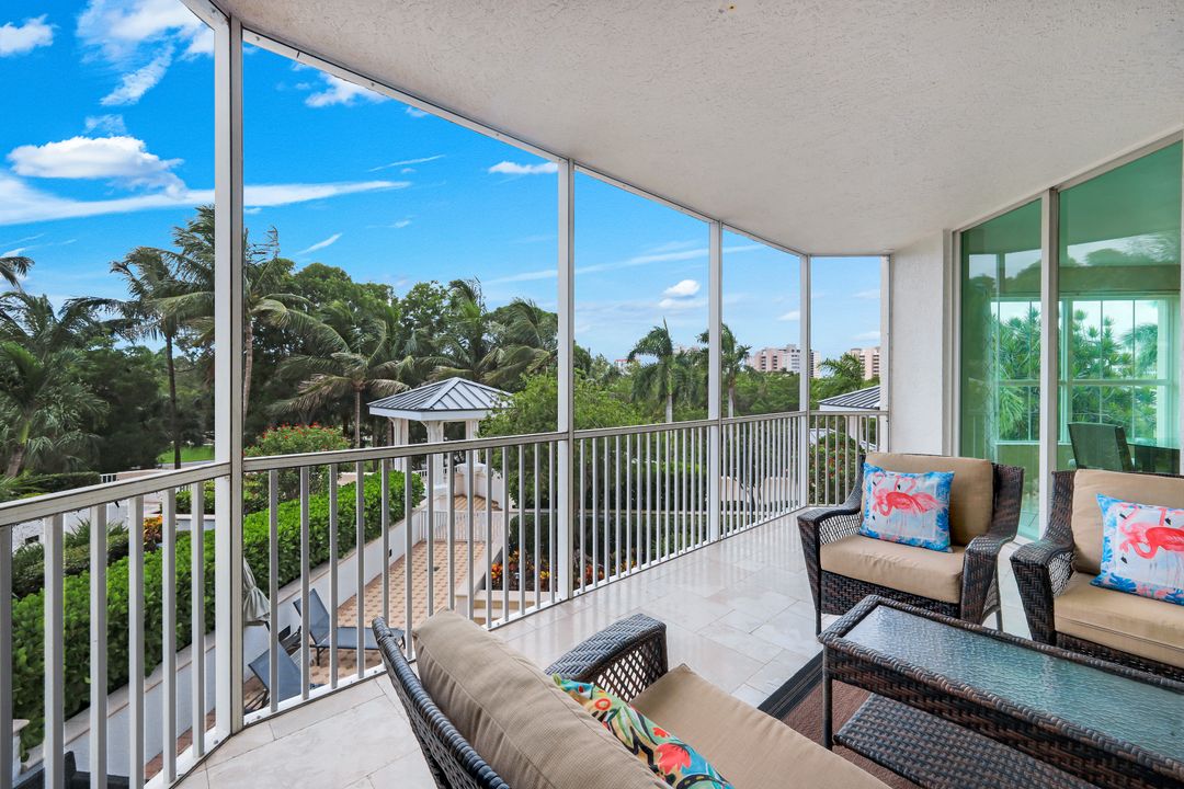300 Dunes Blvd #203, Naples, FL 34110