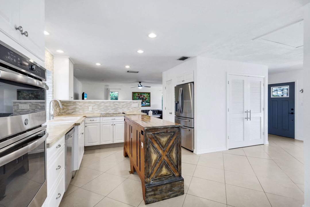 4352 Parrot Ave, Naples, FL 34104