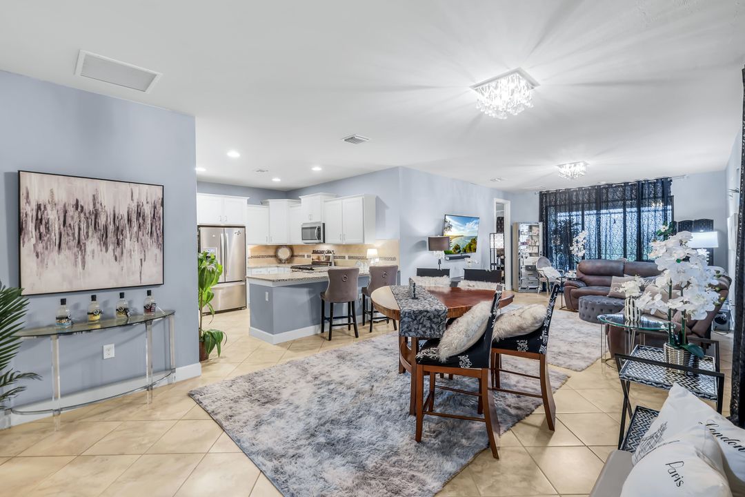 7659 Jacaranda Ln, Naples, FL 34114