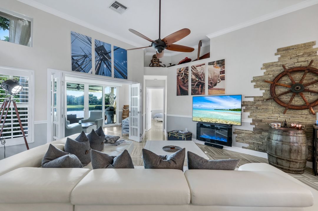 10366 Quail Crown Dr, Naples, FL 34119