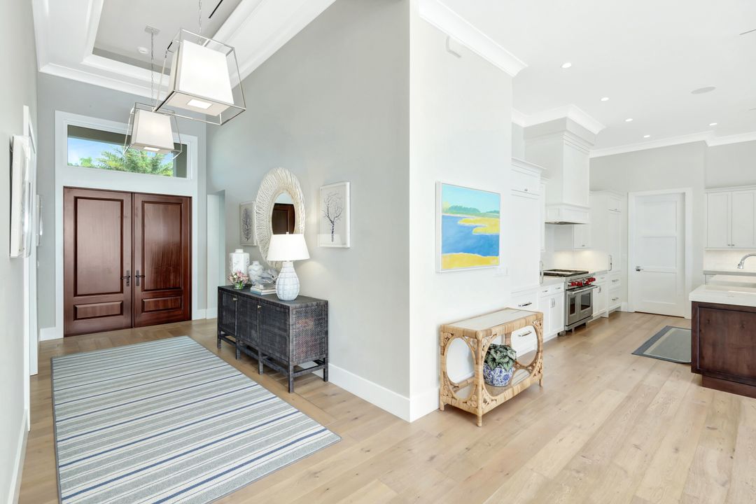 680 Wedge Dr, Naples, FL 34103