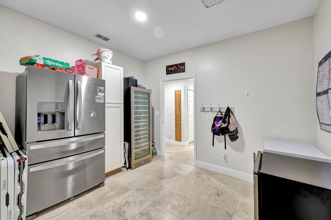 8146 Las Palmas Way, Naples, FL 34109