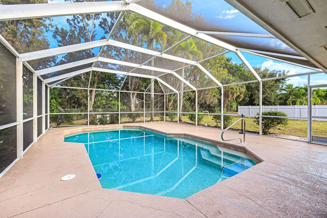 5203 Selby Dr, Fort Myers, FL 33919