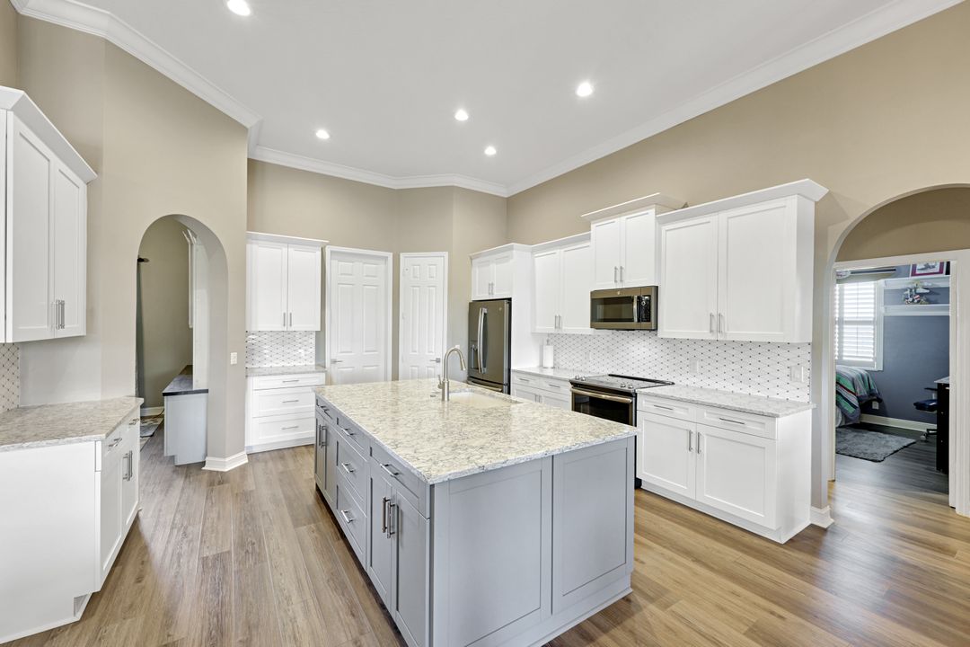 2143 Grove Dr, Naples, FL 34120