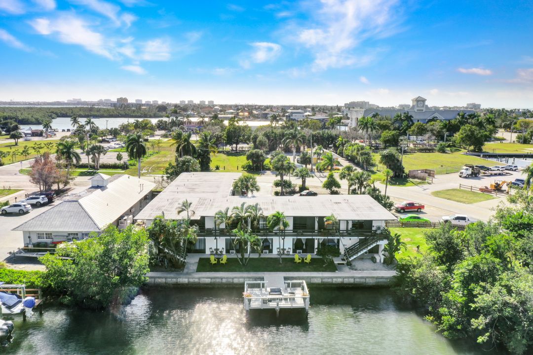 360 Capri Blvd #103, Naples, FL 34113