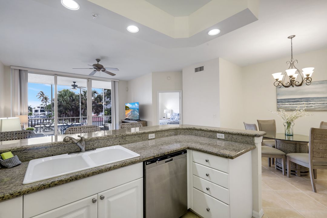 450 Launch Cir #203, Naples, FL 34108