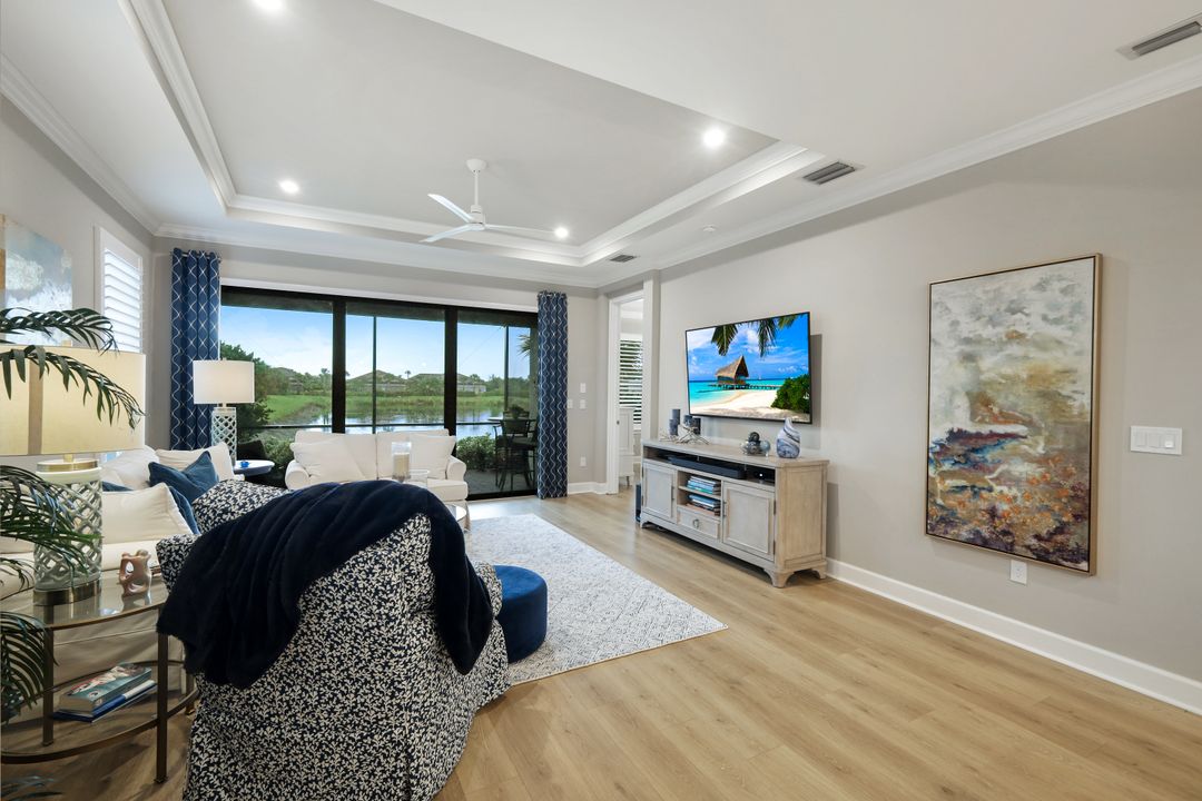 8033 Calle Canovas St, Naples, FL 34114