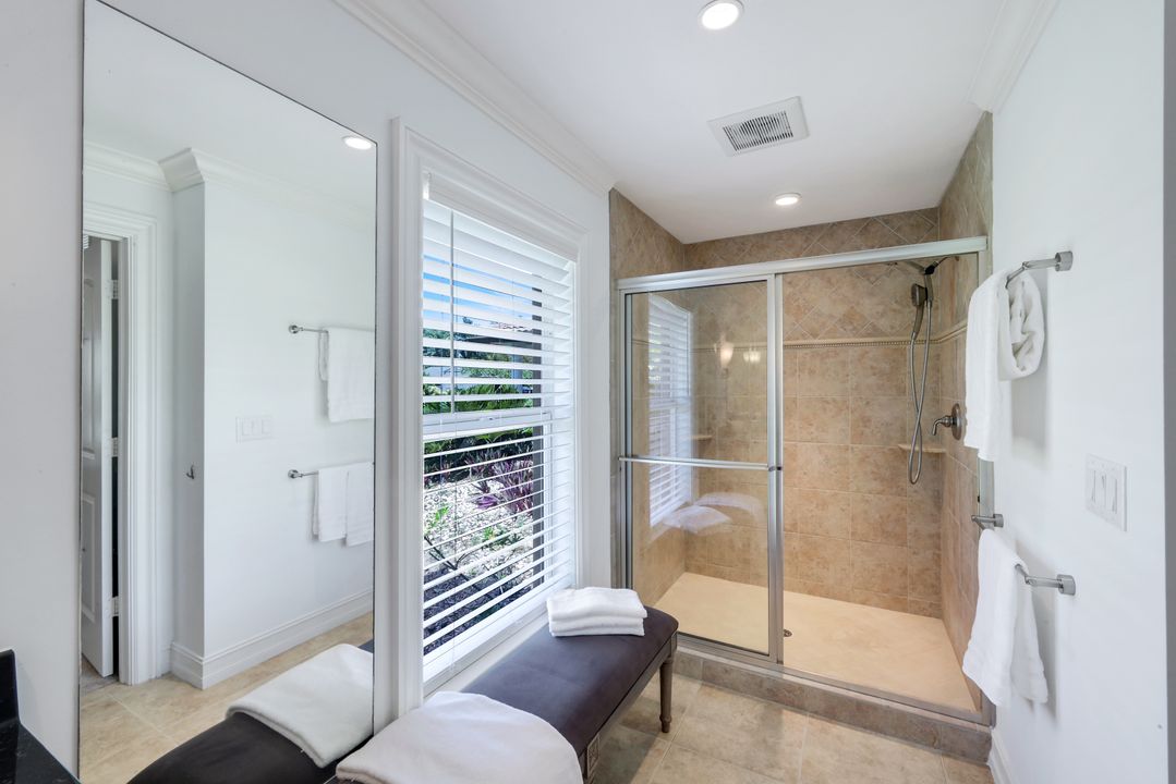 675 Pompano Dr, Naples, FL 34110