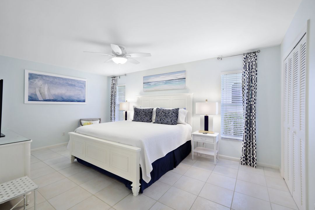 286 4th St S, Naples, FL 34102
