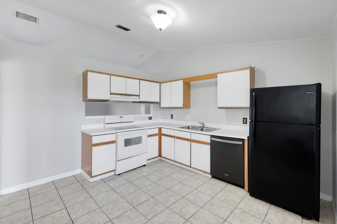 1409 SW 11th Pl, Cape Coral, FL 33991