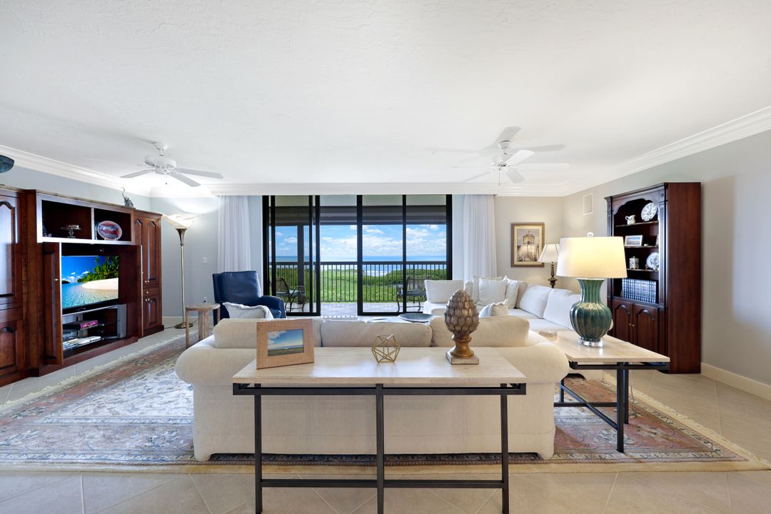 6075 Pelican Bay Blvd #1101, Naples, FL 34108