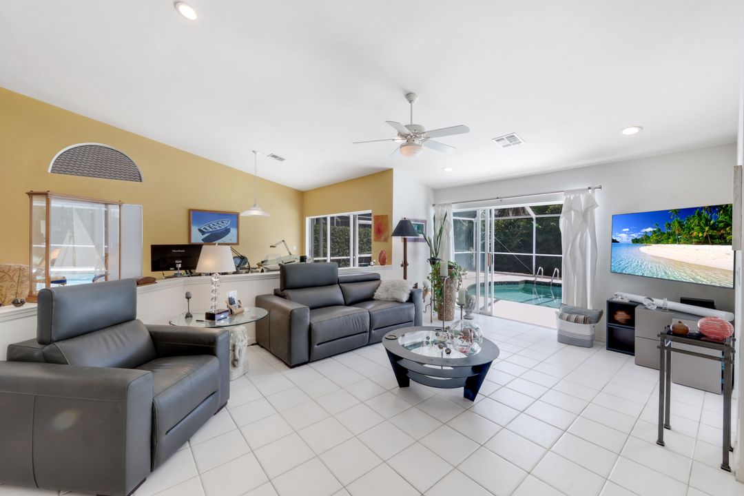 4332 Mistlethrush Ln, Naples, FL 34119