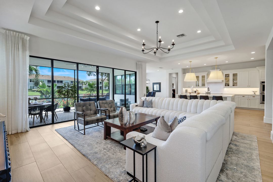 9458 Greenleigh Ct, Naples, FL 34120