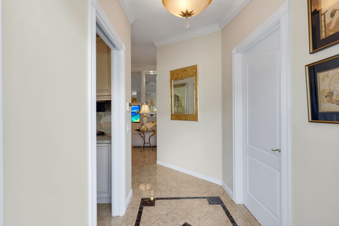 5808 Drummond Way, Naples, FL 34119