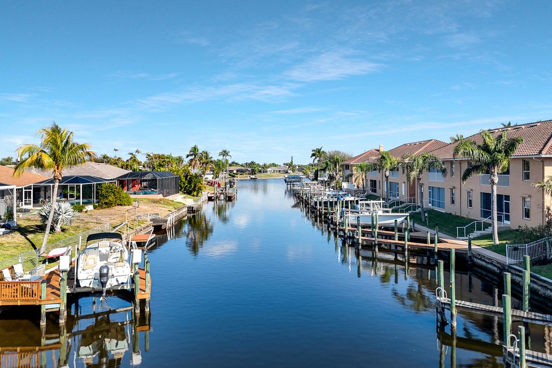 3527 Country Club Blvd, Cape Coral, FL 33904