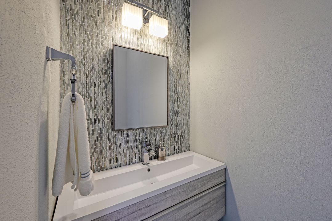 1501 Bluefin Ct, Naples, FL 34102