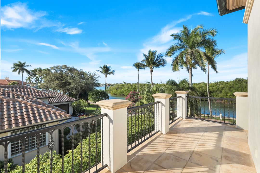 1450 Gulfstar Dr S, Naples, FL 34112