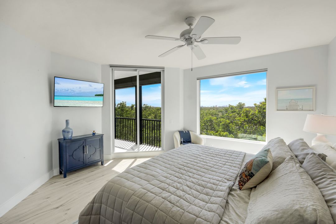 425 Cove Tower Dr #403, Naples, FL 34110