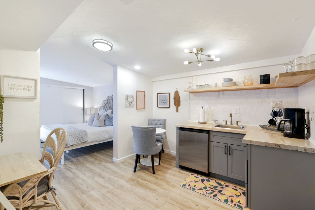 1971 Holiday Ln, Naples, FL 34104