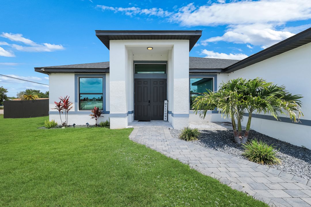 2419 Country Club Blvd, Cape Coral, FL 33990
