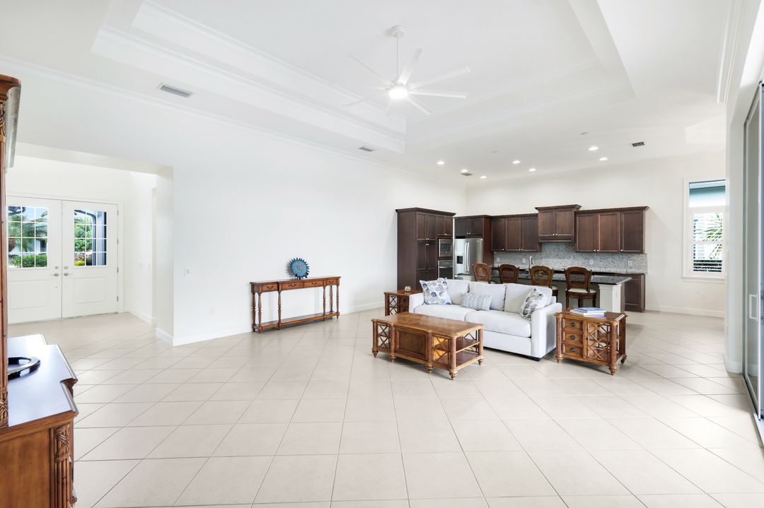 5052 Martinique Dr, Naples, FL 34113