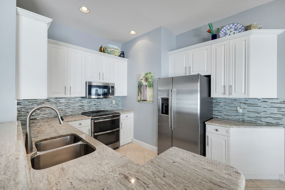3232 Sundance Cir, Naples, FL 34109