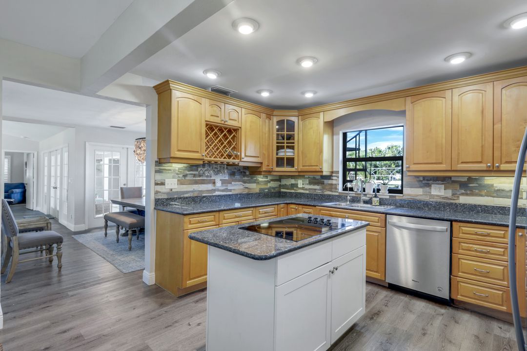 2215 SE 15th St, Cape Coral, FL 33990
