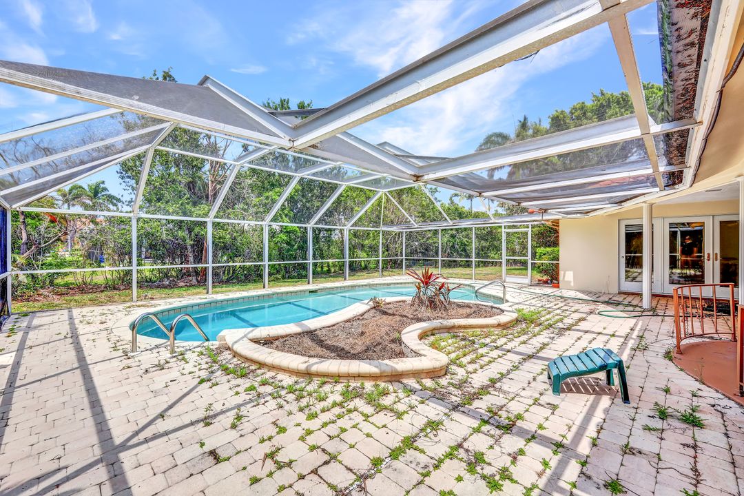 529 Neapolitan Way, Naples, FL 34103