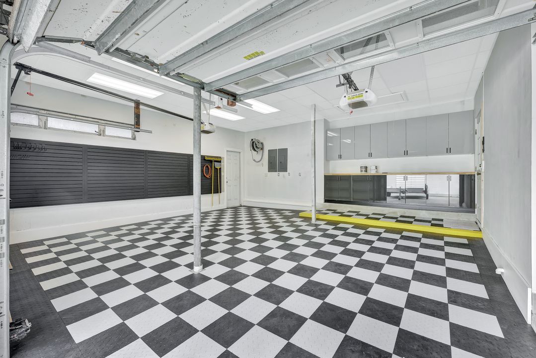 7060 Hendry Creek Dr, Fort Myers, FL 33908